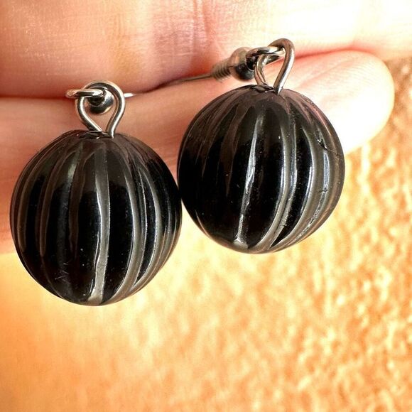 Black bead drop earrings - Picture 7 of 7